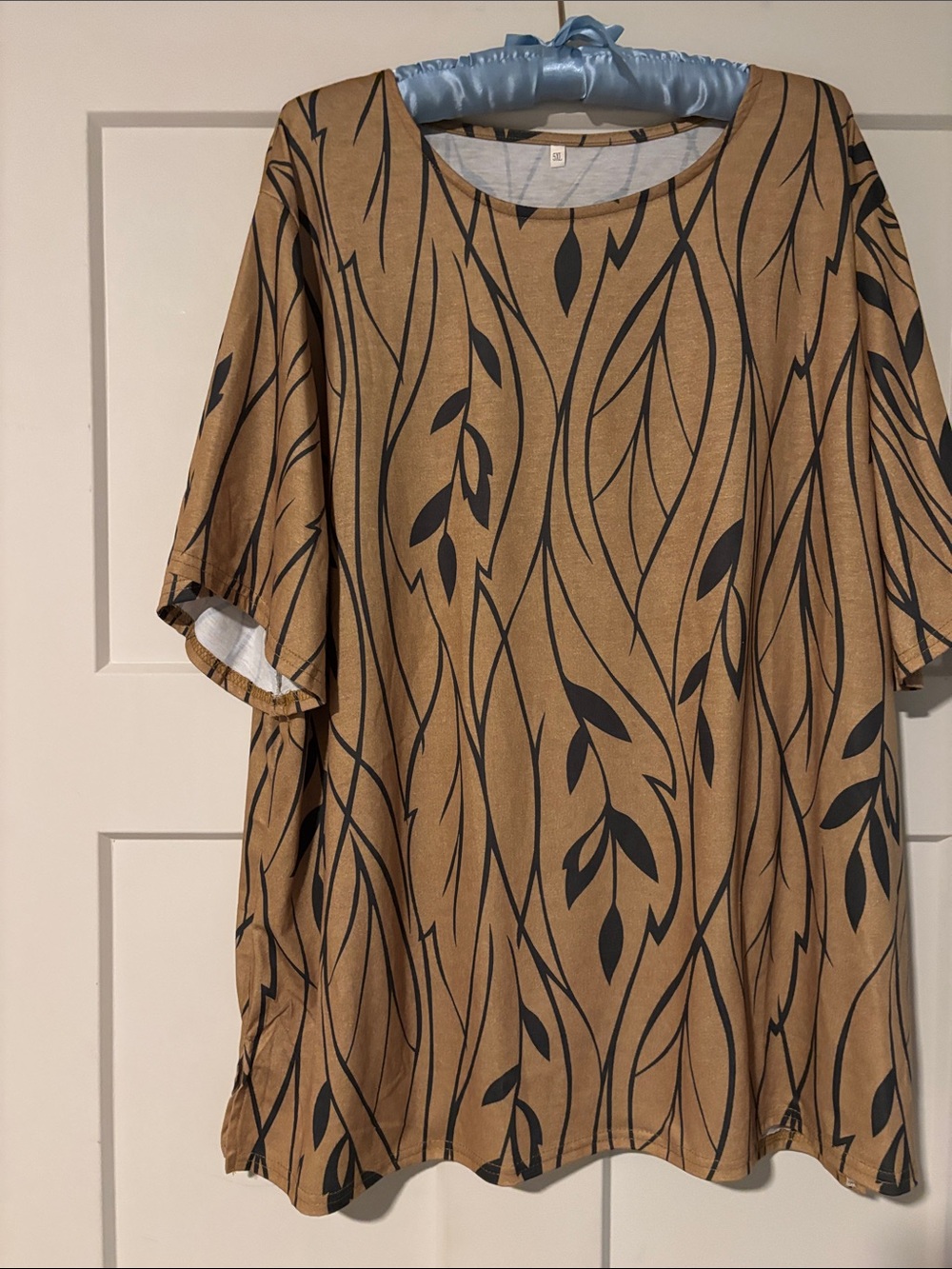 Women's Tan Leaf-Print Short Sleeve Top